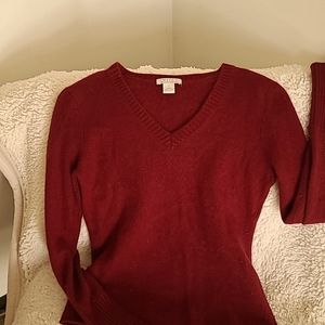 Womens Cashmere Sweater. Maroon in color. Long Sleeve